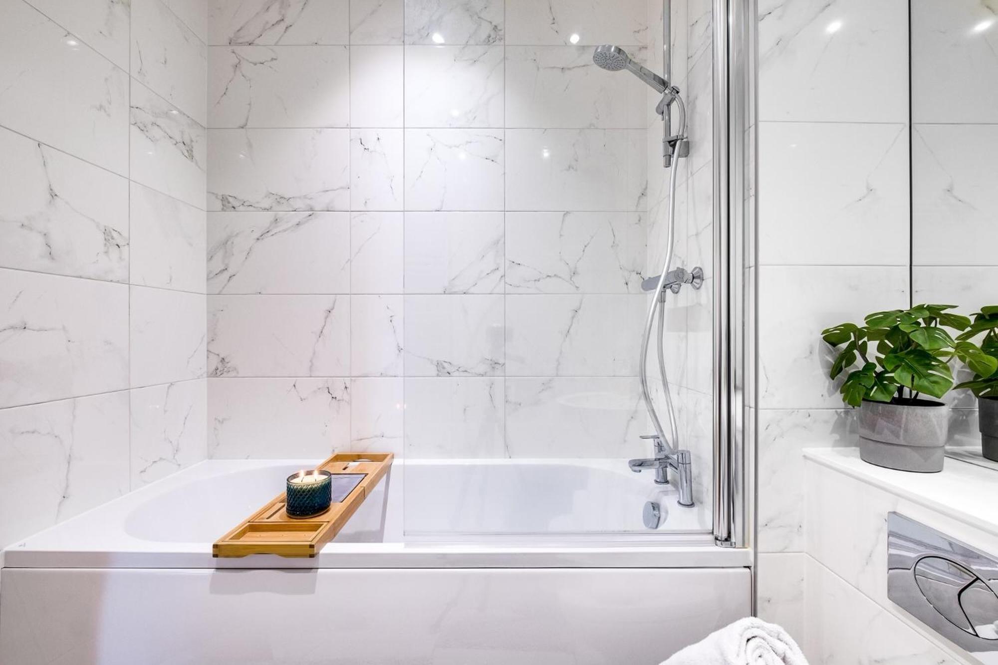 Luxurious & Glamorous Centrally Located 2 Bedroom 2 Bathroom Apartment - Central Birmingham - Secure Parking - Netflix Экстерьер фото